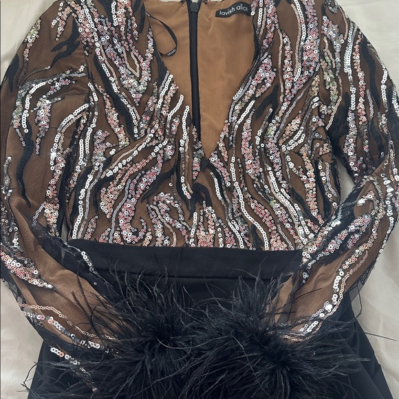 LAVISH ALICE Elegant Black and Brown Feathered Dress - Picture 6 of 11